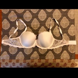 33DD Victoria Secret Bra